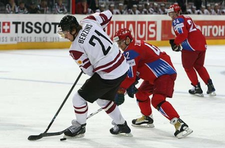 На ЧМ по хоккею сборная России разгромила Латвию